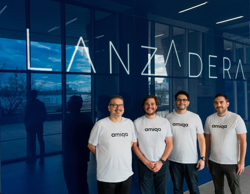 Amiqa founders, Lanzadera logo.